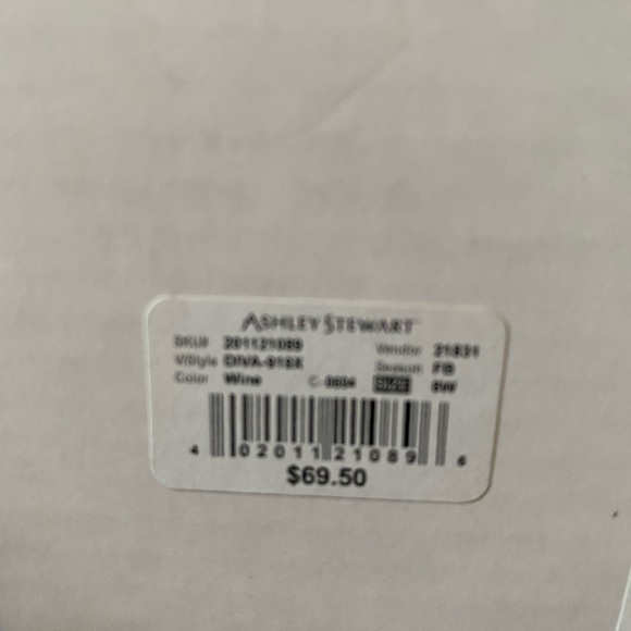 **HOST PICK** Knee boots. Size 8W. NIB. - Picture 7 of 7